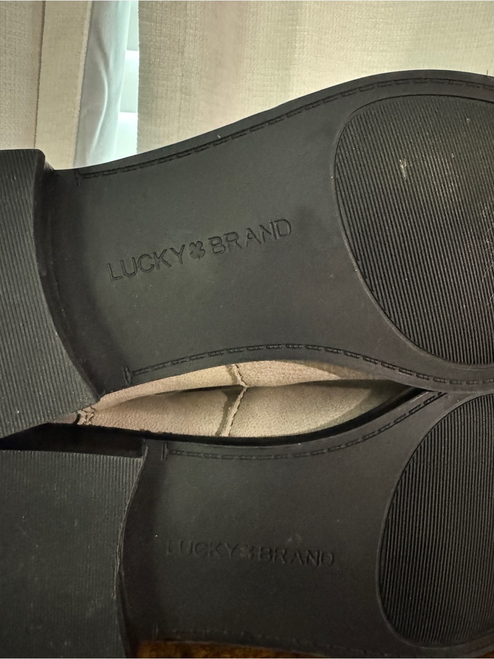 Lucky Brand Women's 8 Paramo Leather Taupe/Gray V-Cut Leather Suede Ankle Bootie - Picture 8 of 12